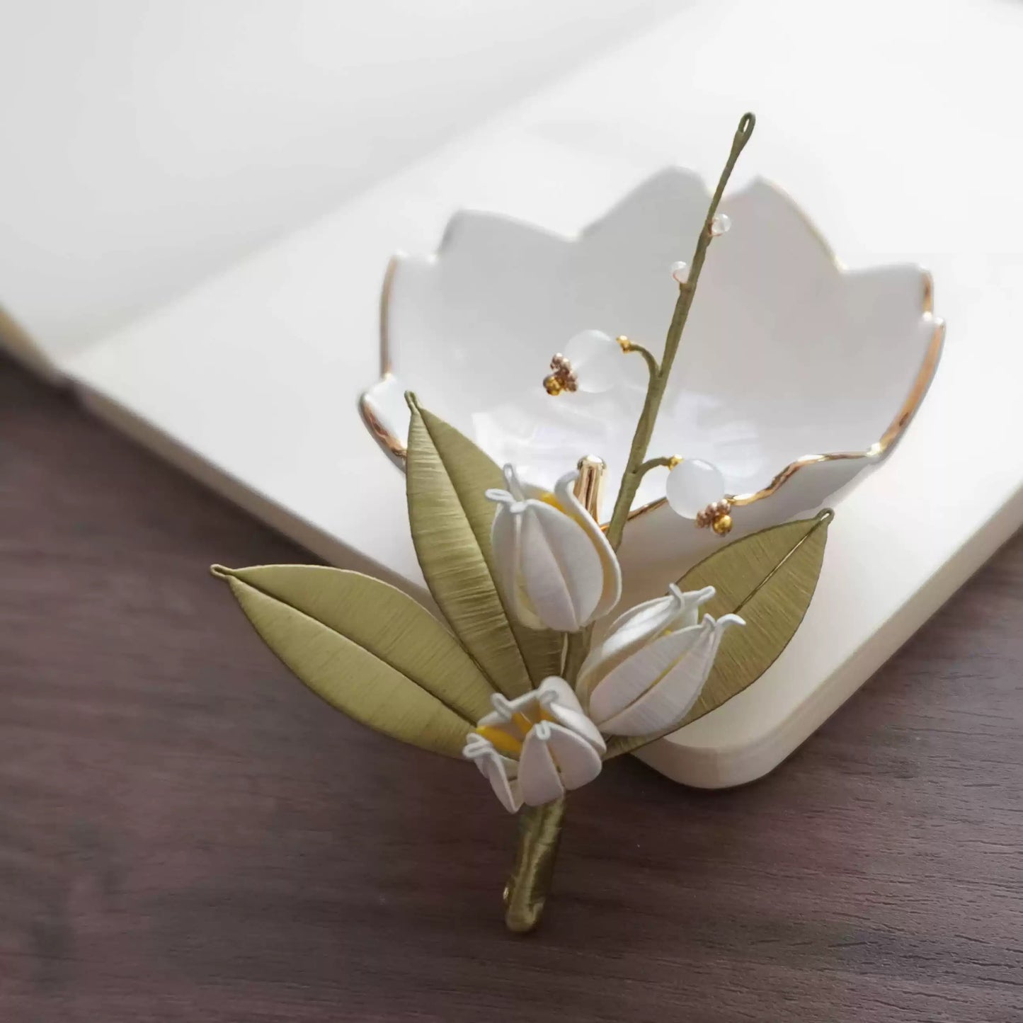 White Bud Silk Brooch — Handcrafted Chan Hua Art