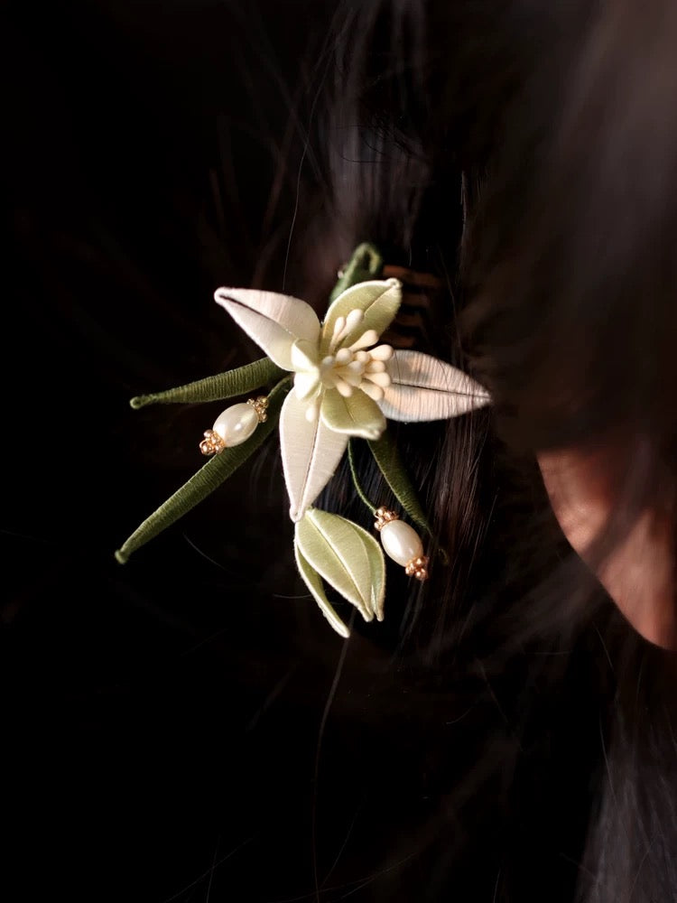Ivory Lily Silk Hairpiece — Handcrafted Chan Hua Art